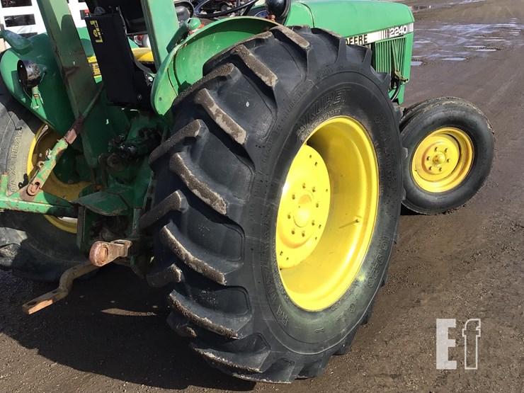 1981-john-deere-2240-image-16