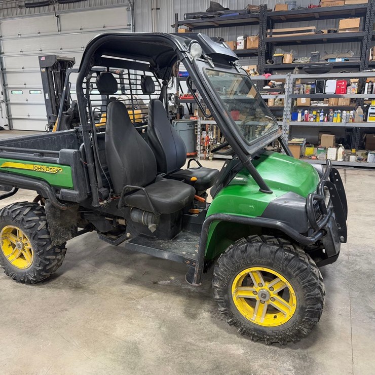 JOHN DEERE GATOR