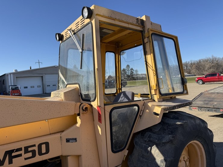 massey-ferguson-300a-image-23
