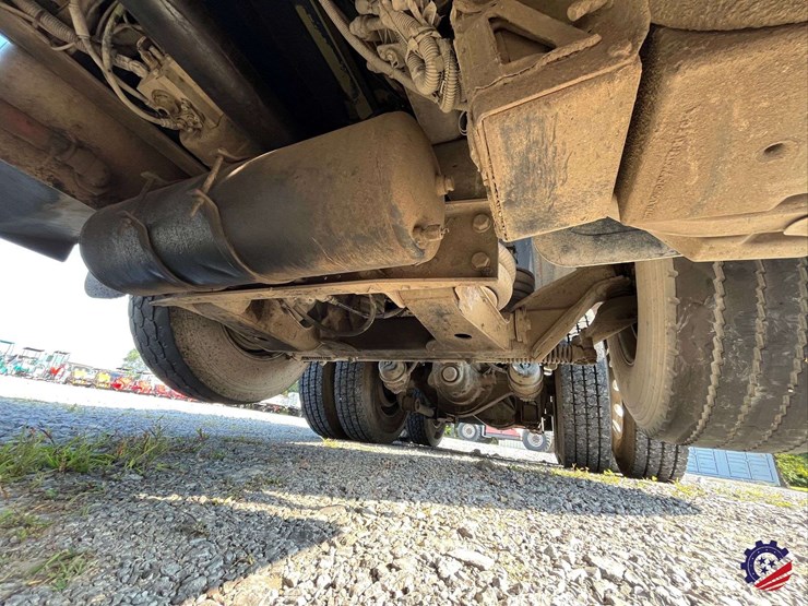 2016-kenworth-t880-image-35