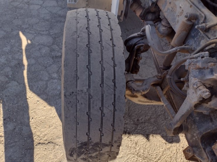 11-peterbilt-truck-tractor^title^-(qea-4044)-image-23