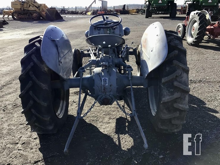 1940-ford-9n-image-8