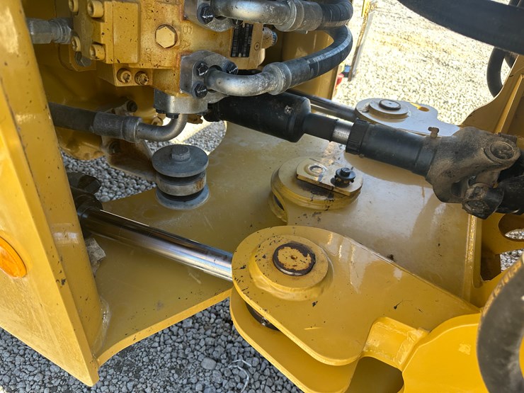 2016-caterpillar-926m-image-48