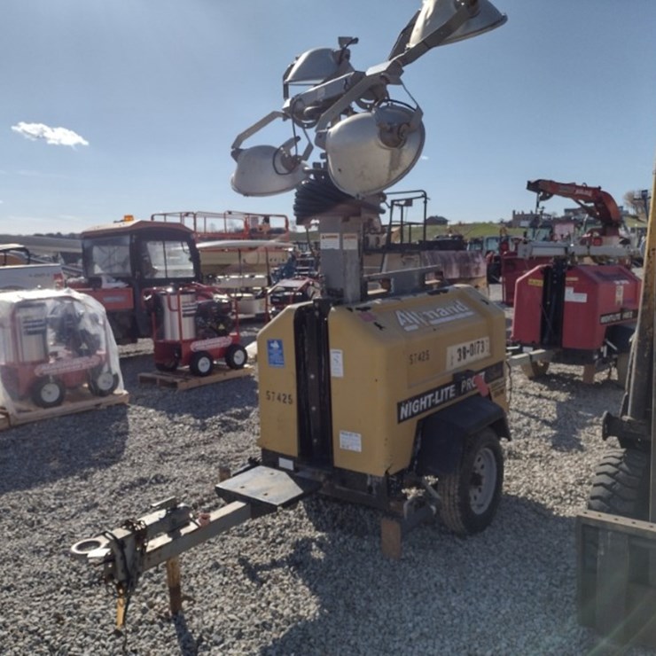 10 Allmand Nite Lite Pro Light Plant (QEA 4055)