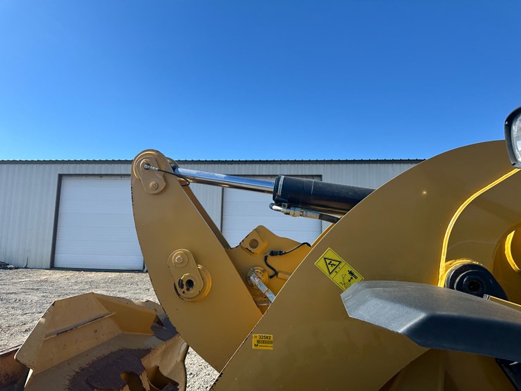 2016-caterpillar-926m-image-30