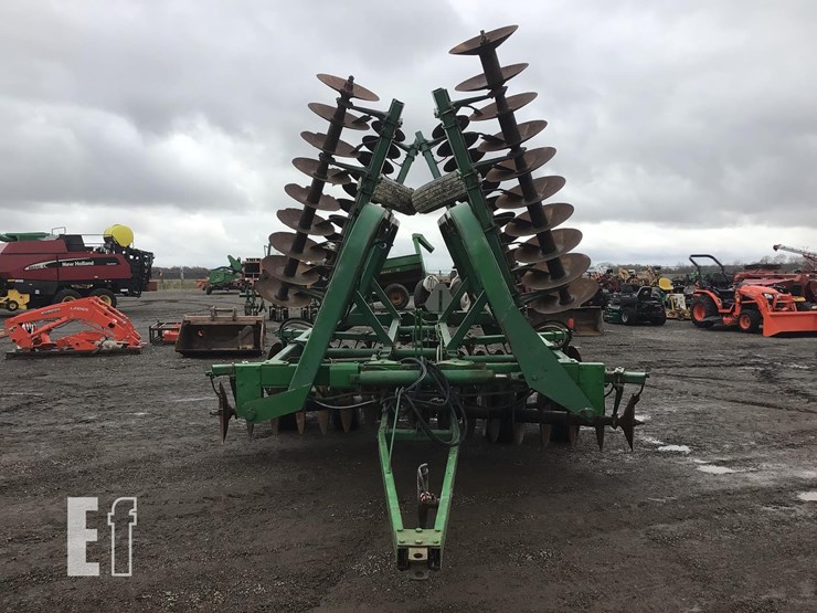 john-deere-230-image-1