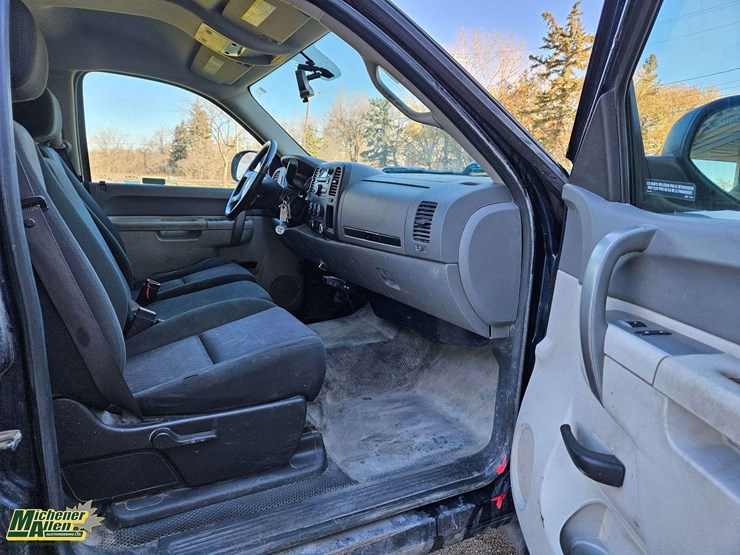 2012-chevrolet-silverado-2500hd-image-41