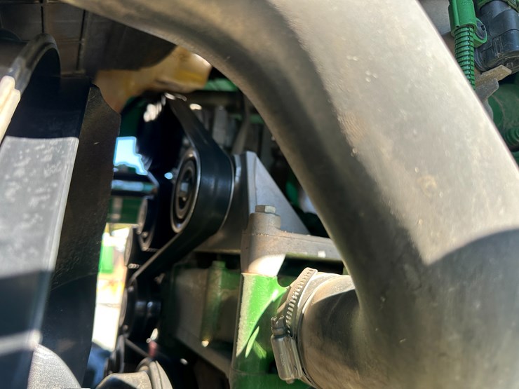 2013-john-deere-6140m-image-47