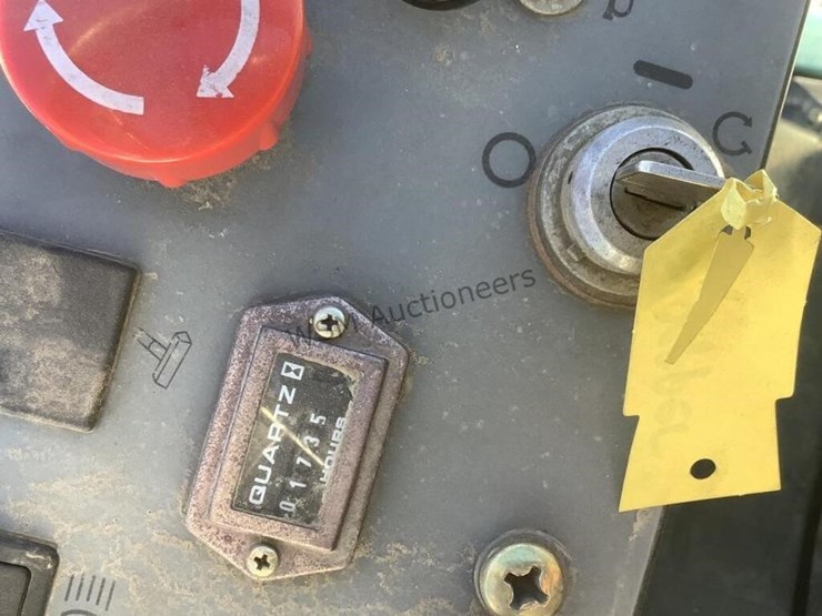 tennant-ride-on-floor-scrubber-image-9