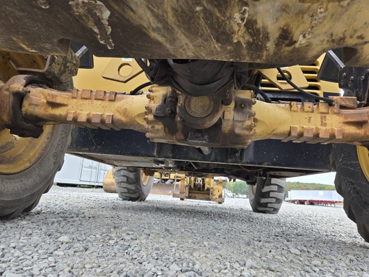 caterpillar-th83-image-38