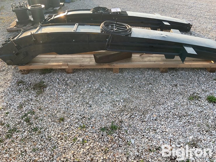 new-holland-fr-forage-chopper-short-spout-image-6