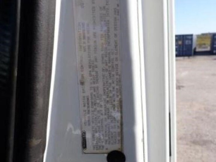 2010-freightliner-cascadia-t/a-hiway-tractor---day-image-12