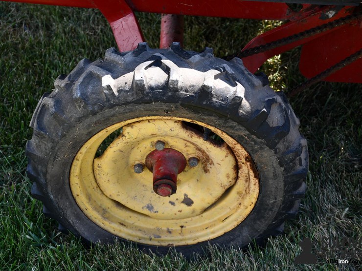 new-holland-144-image-16