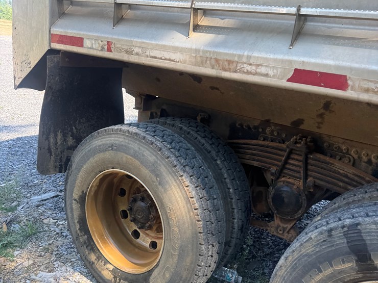 #1302-•-2002-volvo-vhd-truck-with-stainless-dump-bed-image-10