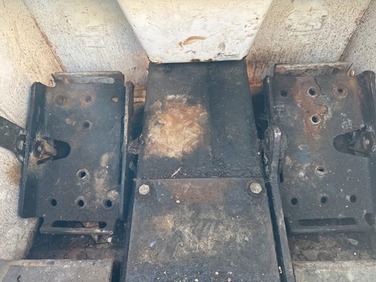 2015-bobcat-s70-image-33