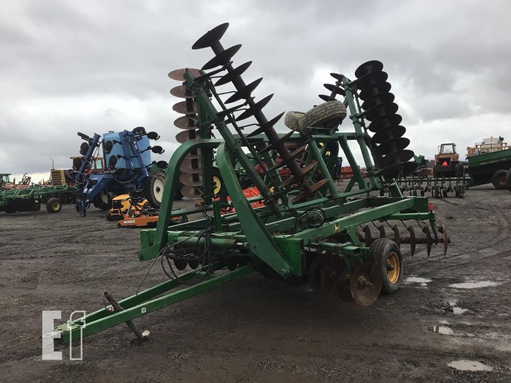 john-deere-230-image-3