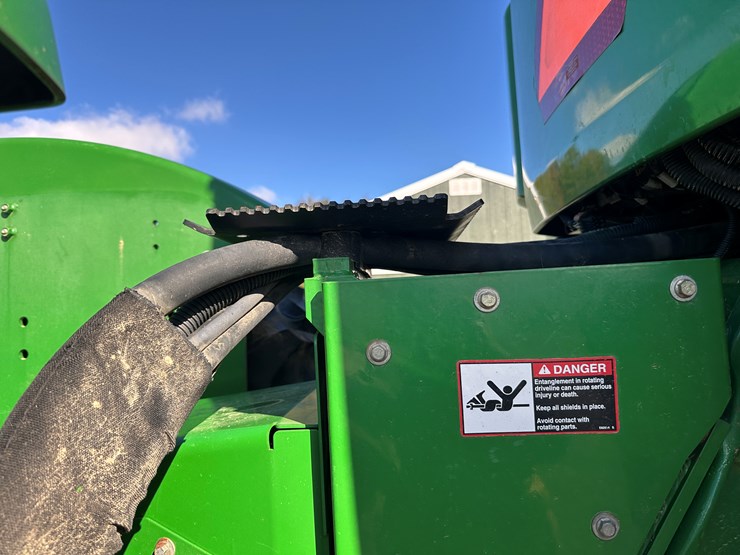 #32570-•-2012-john-deere-9360r-4x4-articulating-tractor-1rw9360rkep011018-image-44