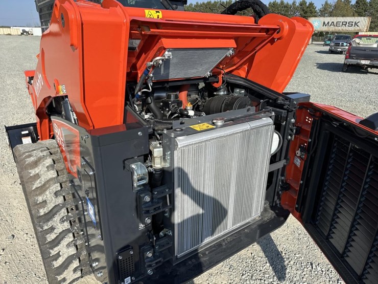 #5120-•-2025-kubota-svl-97-3-tracked-skid-steer-image-42