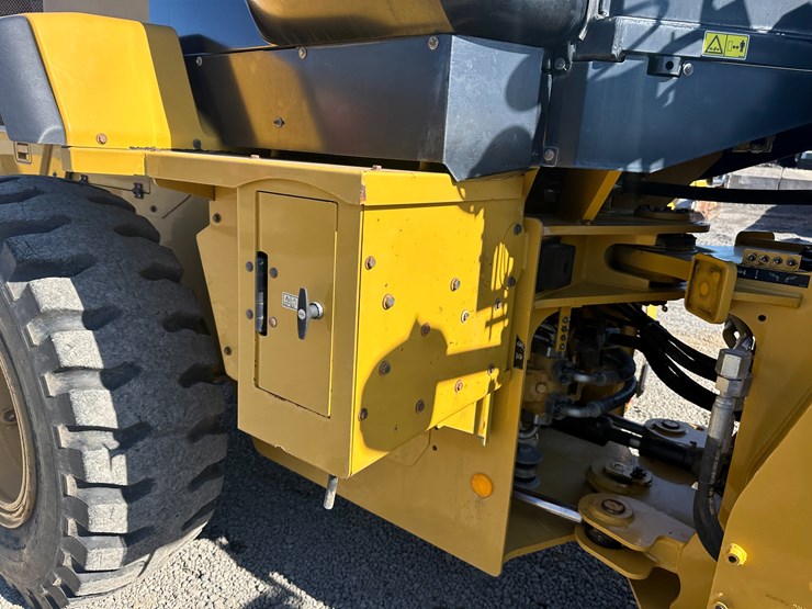 2016-caterpillar-926m-image-51