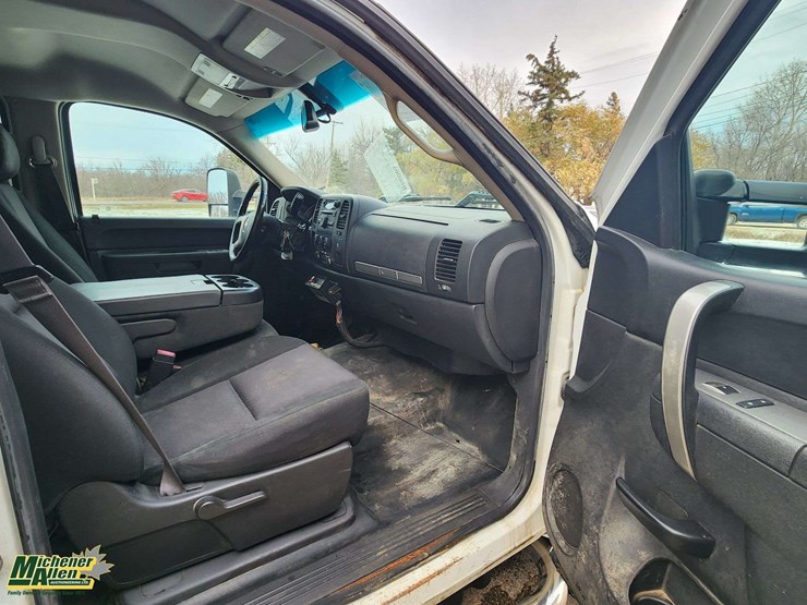 2013-chevrolet-silverado-3500hd-image-31