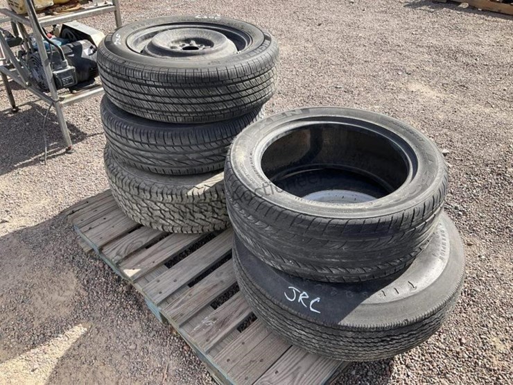 pallet-of-assorted-tires-wheels-image-2