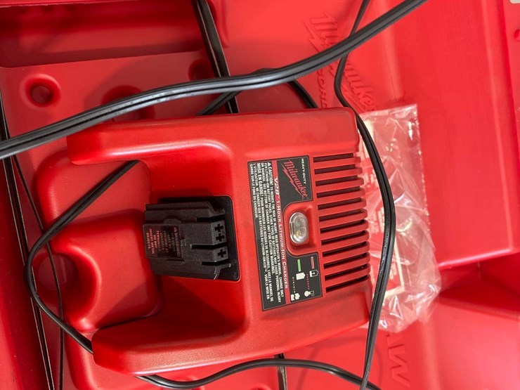 milwaukee-v28-band-saw-image-4