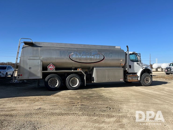 2016-freightliner-petroleum-truck-(jn3388,-unit-2374)-image-9