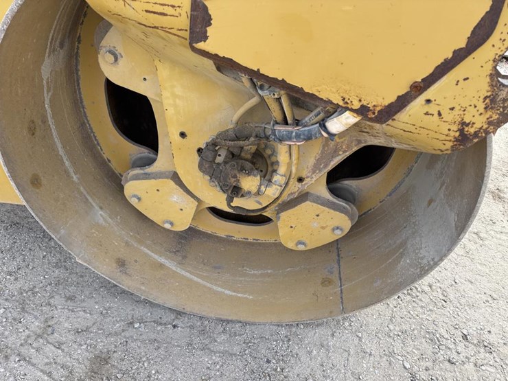 caterpillar-cb-534d-image-14