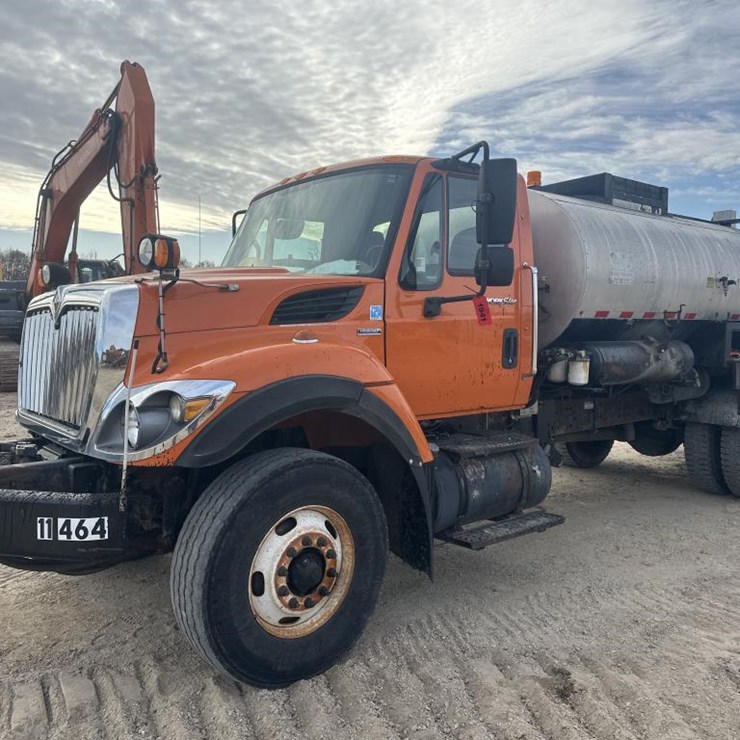 2009 INTERNATIONAL 7400