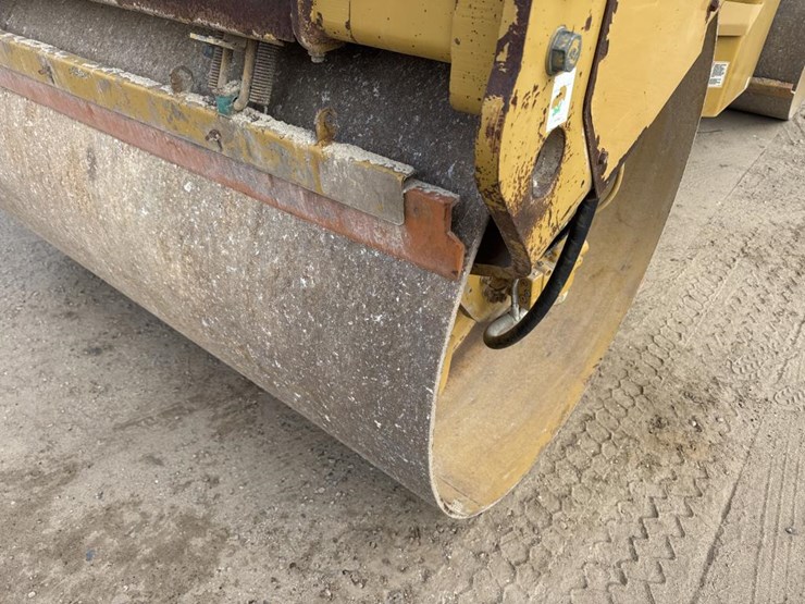 caterpillar-cb-534d-image-10