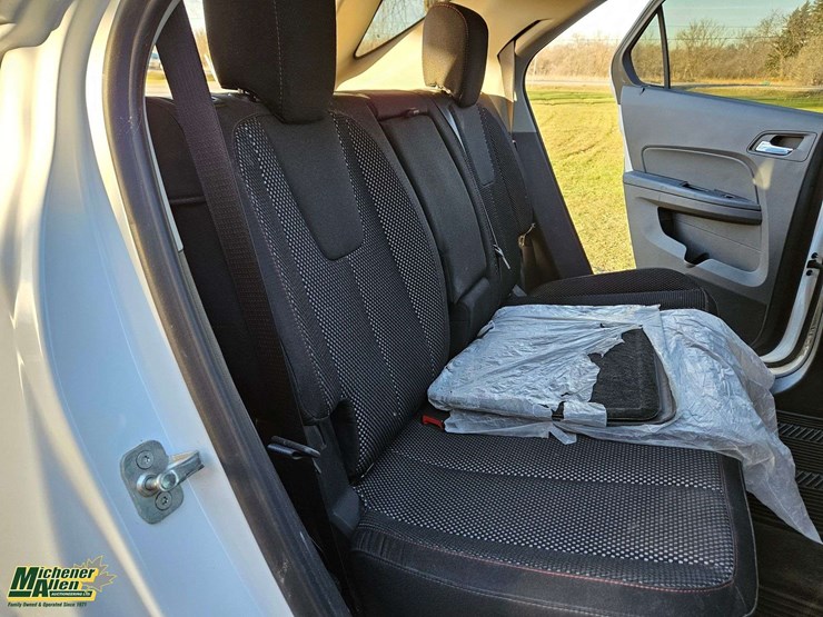 2016-chevrolet-equinox-lt-image-38