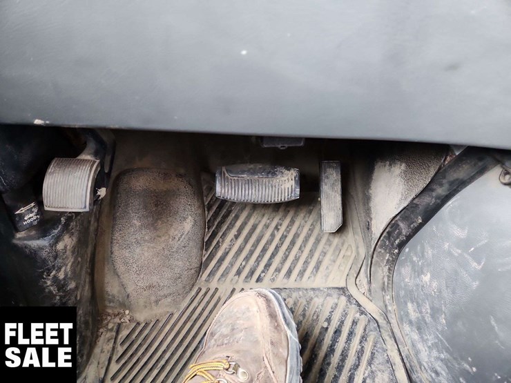 2005-ford-cargo-image-13