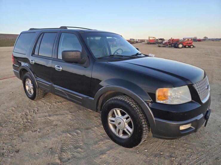 2004-ford-expedition-image-1