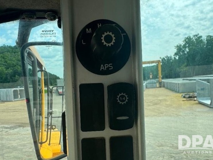 2007-volvo-l120f-image-38