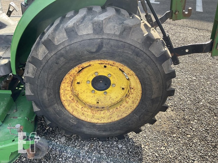 john-deere-2320-image-12