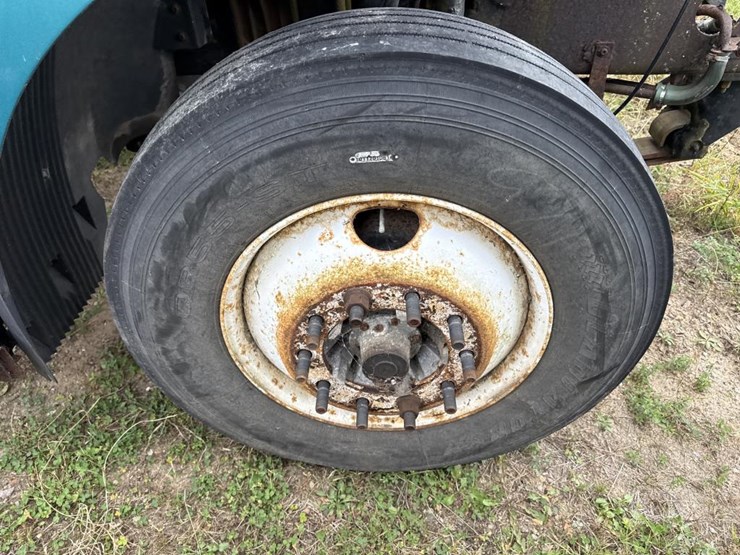 #3153-•-volvo-sleeper-cab-parts-semi-image-29