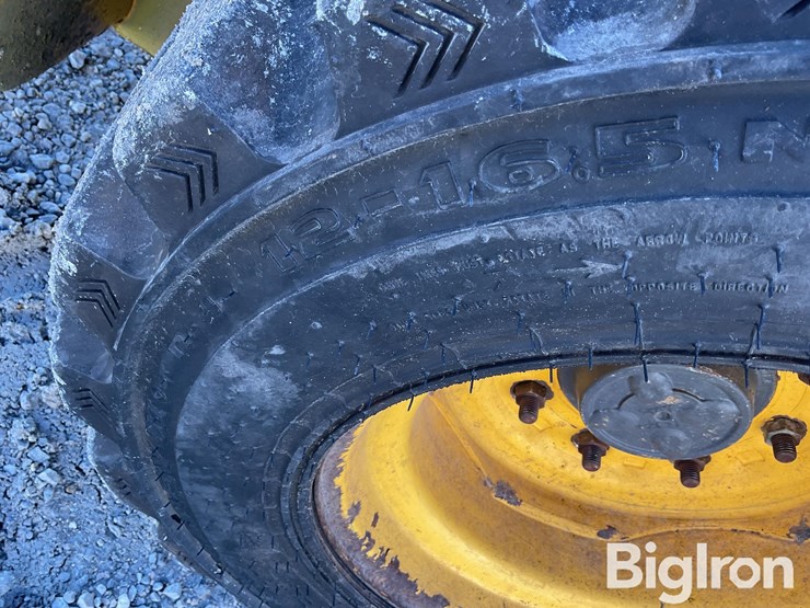 2015-new-holland-l225-image-11