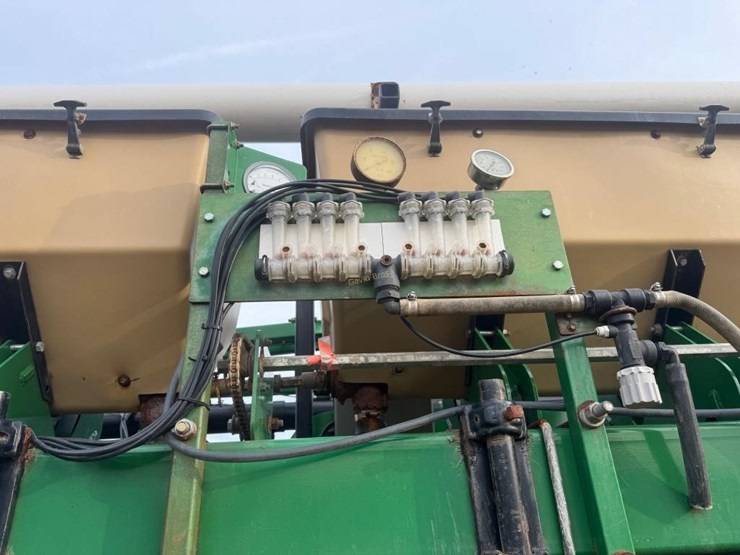 great-plains-yp825r-twin-row-planter-image-16