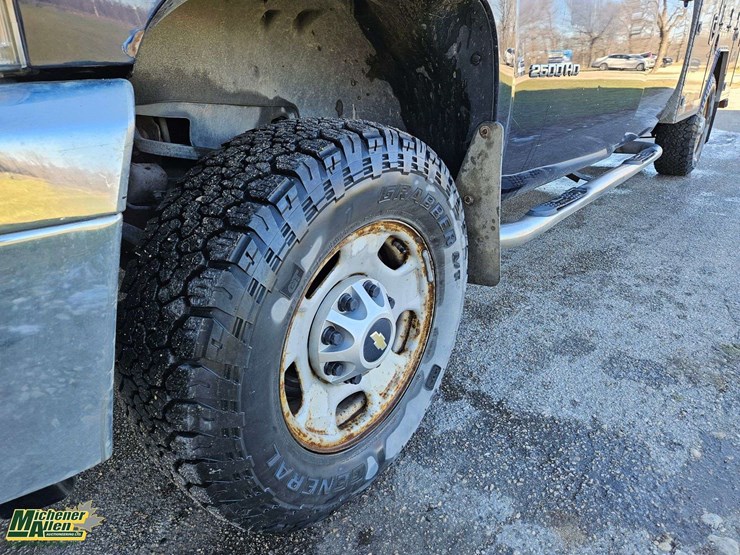 2012-chevrolet-silverado-2500hd-image-14