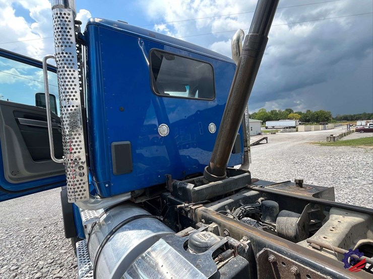 2016-kenworth-t880-image-84