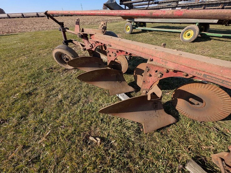 international-560-image-2