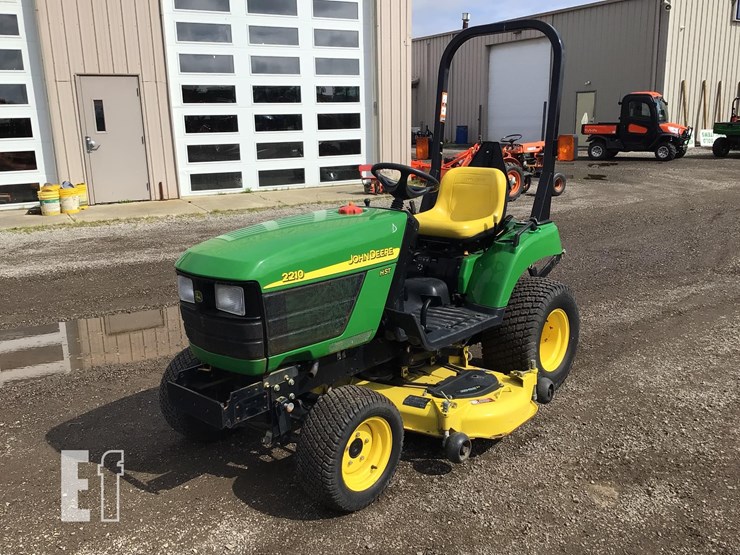2004-john-deere-2210-image-2
