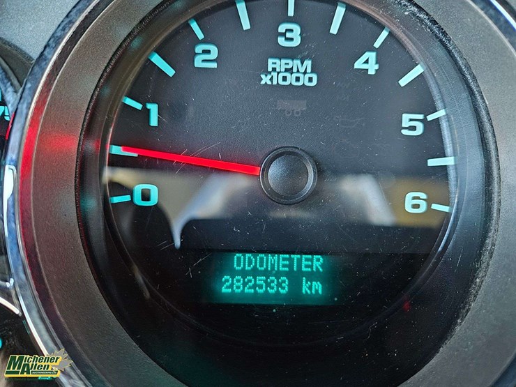 2012-chevrolet-silverado-2500hd-image-23