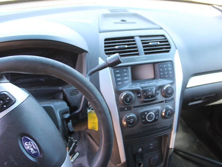 2015-ford-explorer-image-12