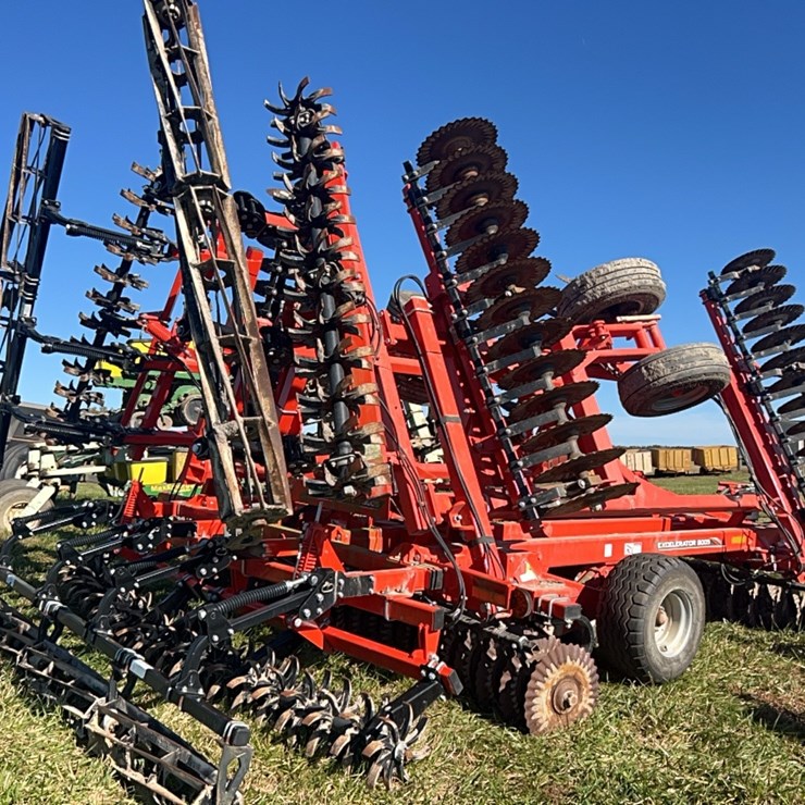 KUHN  30’ EXCELERATOR 8005 VERTICAL TILLAGE , Like New