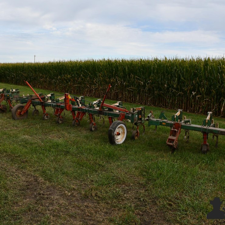 12R30 Cultivator