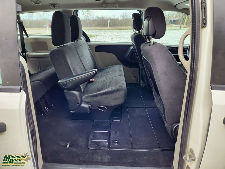 2013-dodge-grand-caravan-se-image-31