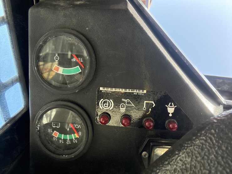 2015-bobcat-s70-image-35