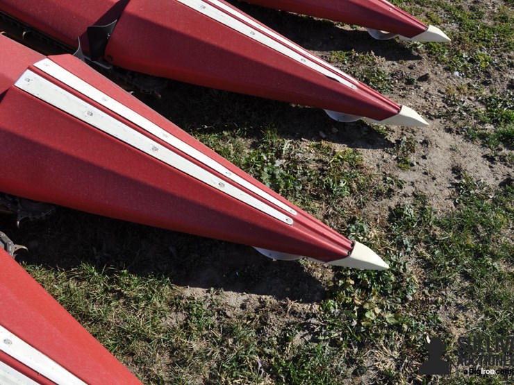 2016-drago-gt-8-30-8r30-corn-head-image-19