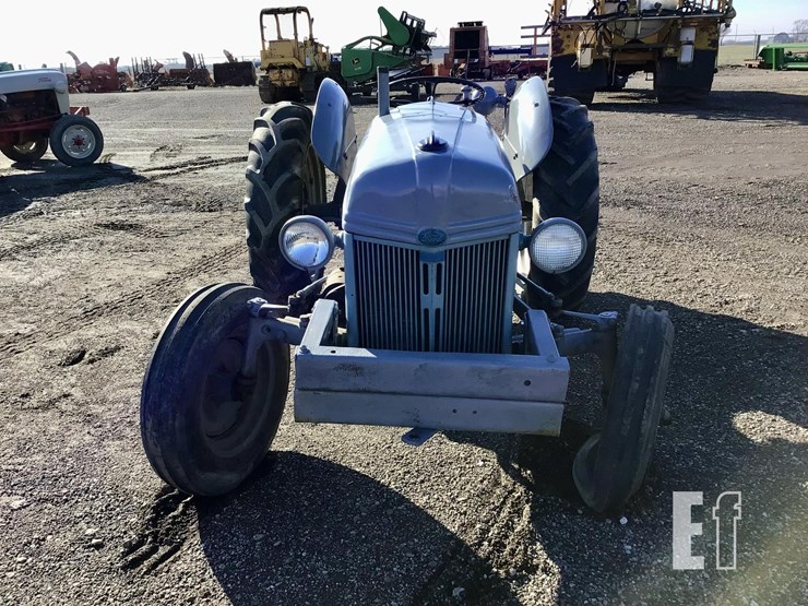 1940-ford-9n-image-5